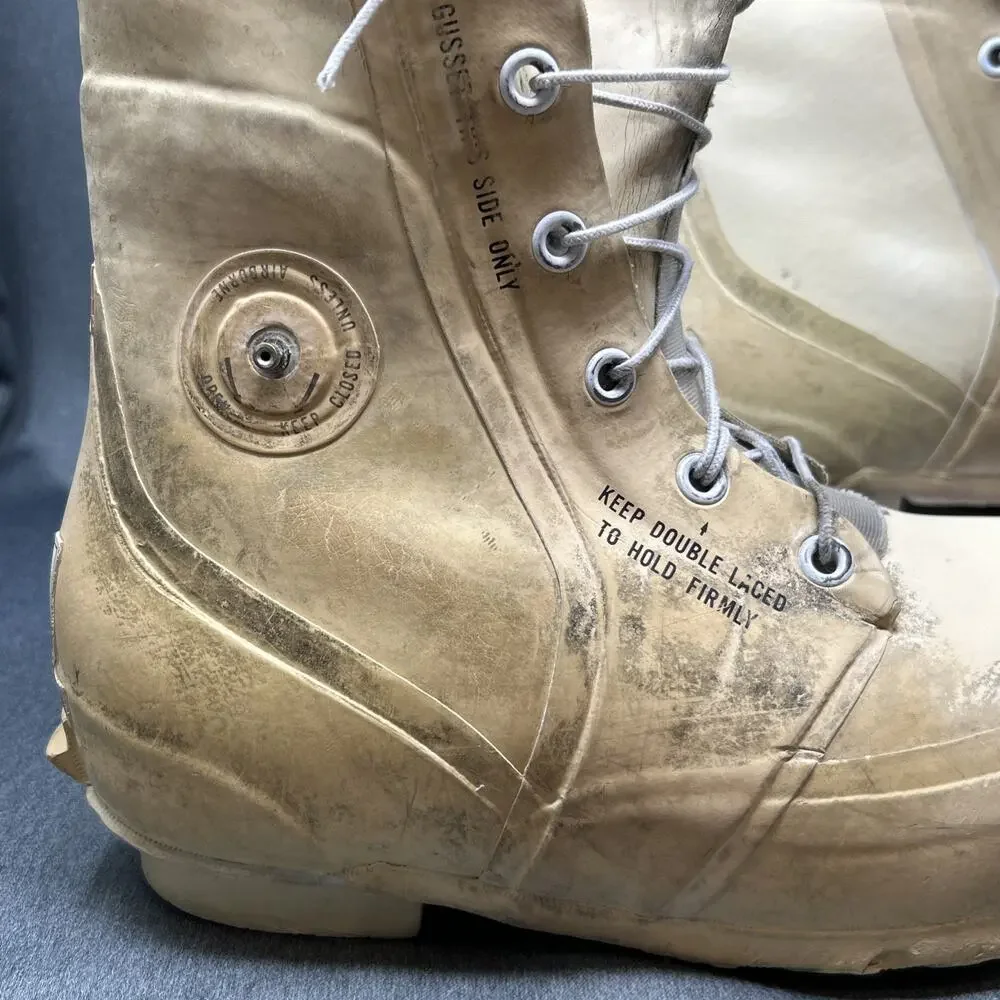 1980s Vintage US Military Mickey Mouse Bunny Boots Men's 9R Extreme Weather READ